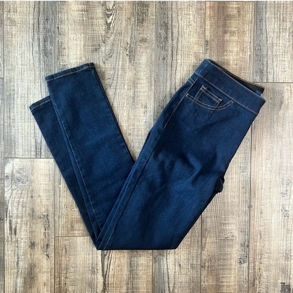 Chaps NWOT Pull on Skinny Denim size Small Dark wash - Picture 2 of 7